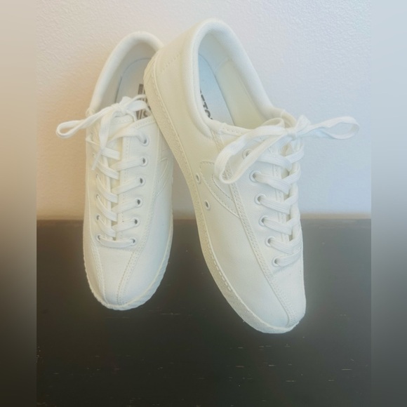 NWOT Women’s Nylite Tretorn Sneakers - Picture 2 of 8